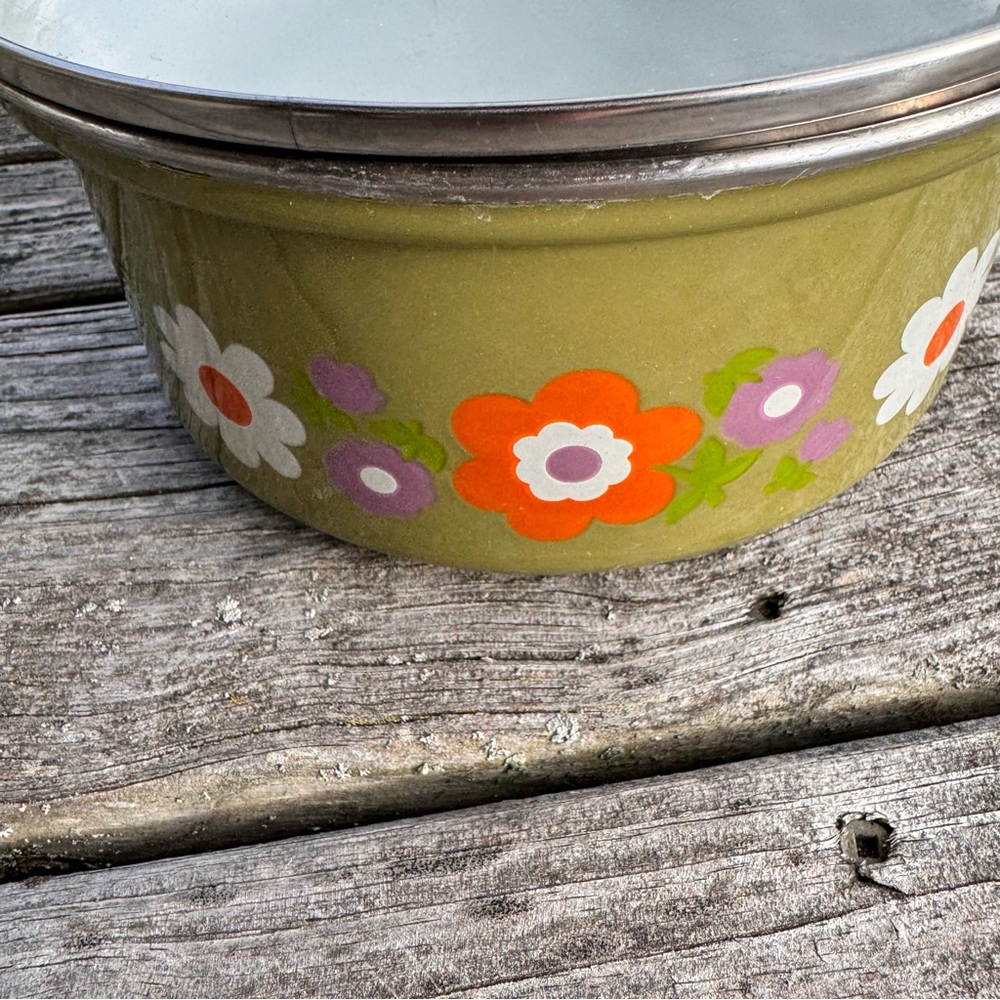 Vintage Floral Enamel Pot - Picture 2 of 5